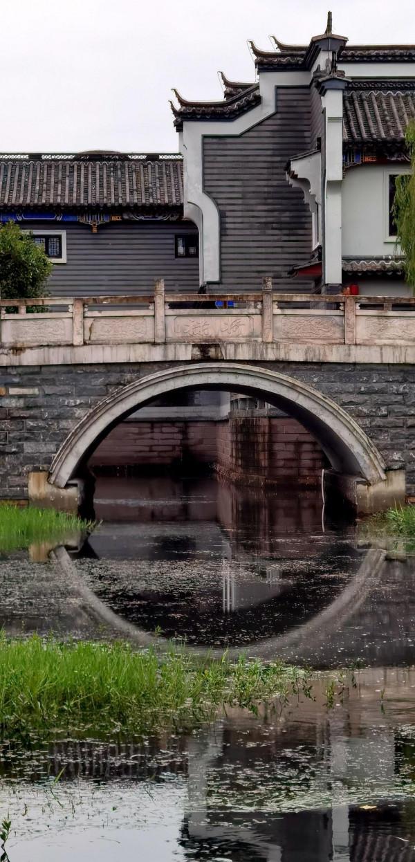 沒有古味的古鎮，風景倒也很美