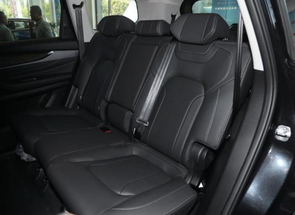 喜歡自駕遊，買20萬左右四驅SUV就行，這三款安全配置豐富，省油