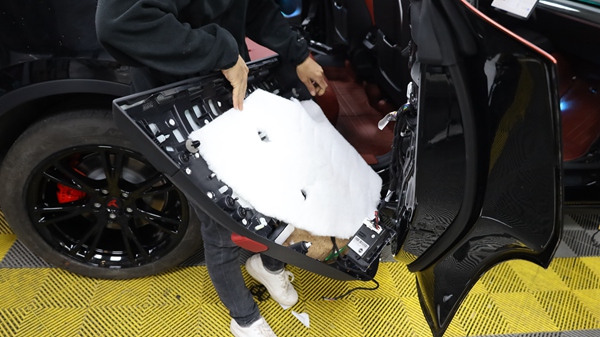 亮一點新年更閃耀 特斯拉Model Y升級發光喇叭罩