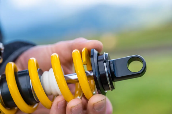 一個比一個會玩，這些車企不僅會造車，搞“兼職”也是好手