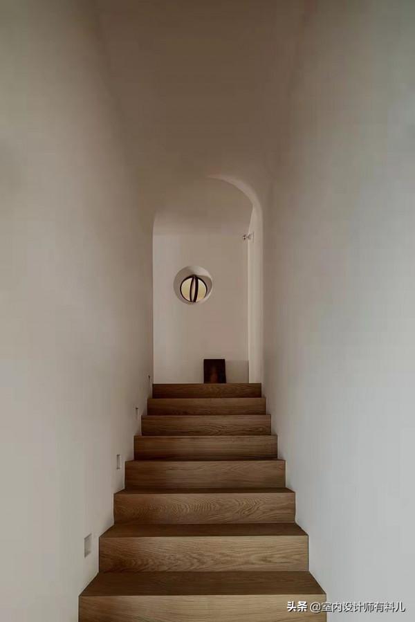 福建：女子丟下老公孩子，花200萬在山中建房，140㎡一室一人住