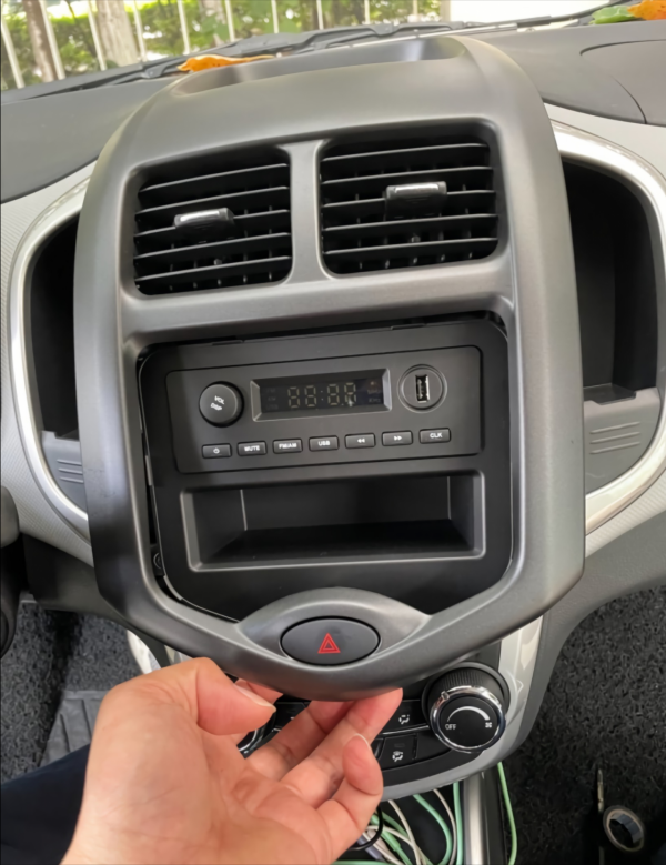 自己動手改裝奔奔E-Star國民版,升級中控大屏和音響 自己動手改裝奔奔E-Star國民版,升級中控大屏和音響