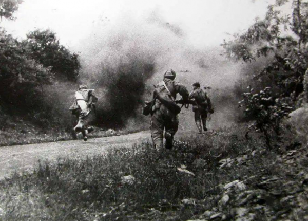 抗戰時我軍全都綁腿，為何後來不綁了？這是用命換來的教訓