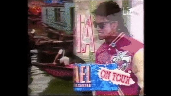 34年前,邁克爾·傑克遜來到中國:被水牛嚇退,抱孩子手法熟練 34年前,邁克爾·傑克遜來到中國:被水牛嚇退,抱孩子手法熟練