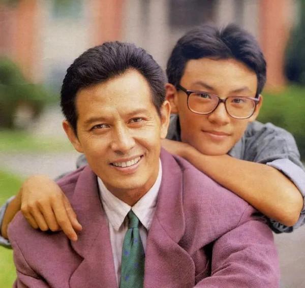 頂著噓聲拼命、父親去世才暴露身份，這8位星二代，每個都不簡單