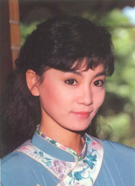 62歲劉雪華首登真人秀顏值驚豔，自嘲是孤寡老人，喪夫無子成遺憾