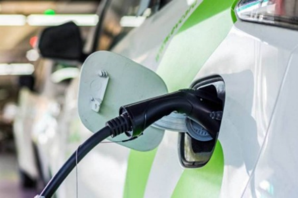 乘聯會崔東樹：乘用車傳統燃油車市場持續下行，2021年同比下滑6&percnt;