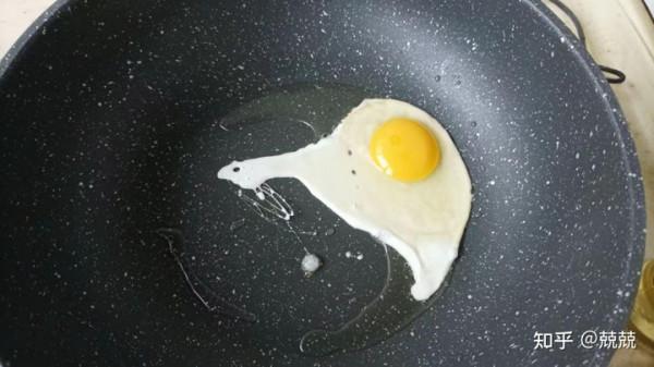 假如廚房只能有一口鍋?蘇泊爾火紅點聚油煎鍋最應該被留下 假如廚房只能有一口鍋?蘇泊爾火紅點聚油煎鍋最應該被留下