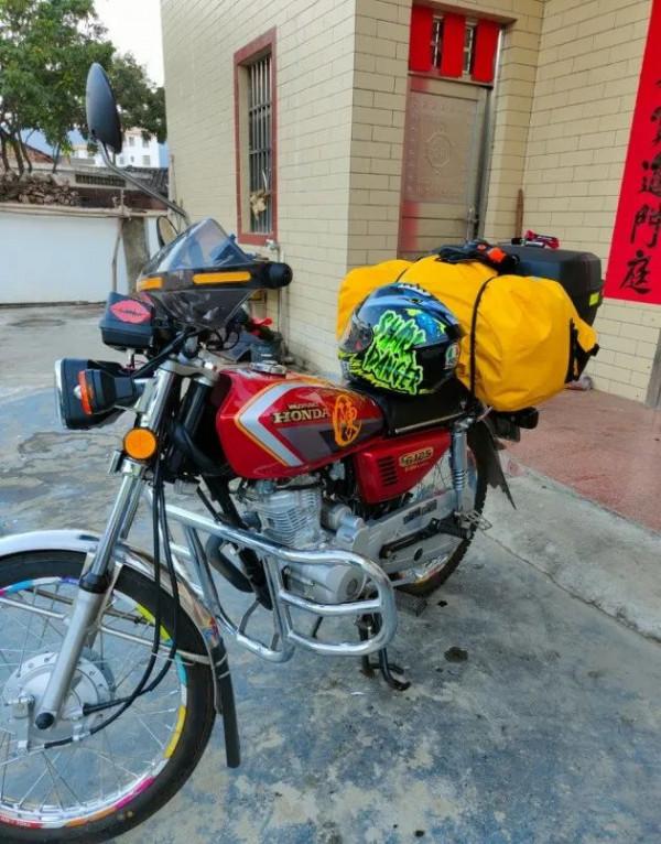 男子騎125摩托用9天時間從連灘西壩開到西藏拉薩，全程4千多公里