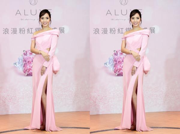 侯佩岑英倫風穿搭高階範滿滿,穿格紋裙戴超大蝴蝶結,復古又摩登 侯佩岑英倫風穿搭高階範滿滿,穿格紋裙戴超大蝴蝶結,復古又摩登