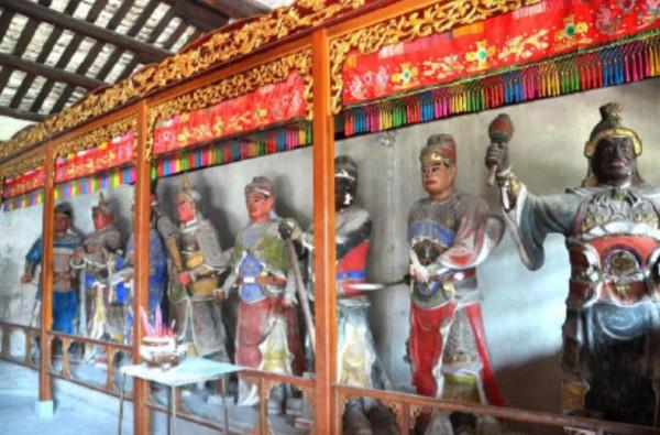 雷州有座千年古祠，全國罕見的五代石人石狗