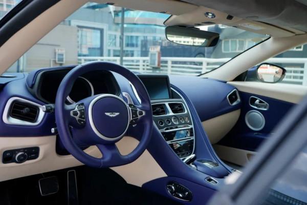 300萬買輛英倫跑車，“牛馬倫”心想：這是老哥