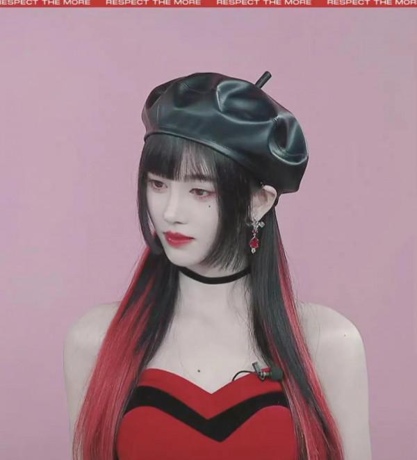 鞠婧禕今日直播截圖，沒有濾鏡 處理，美貌如仙 ​