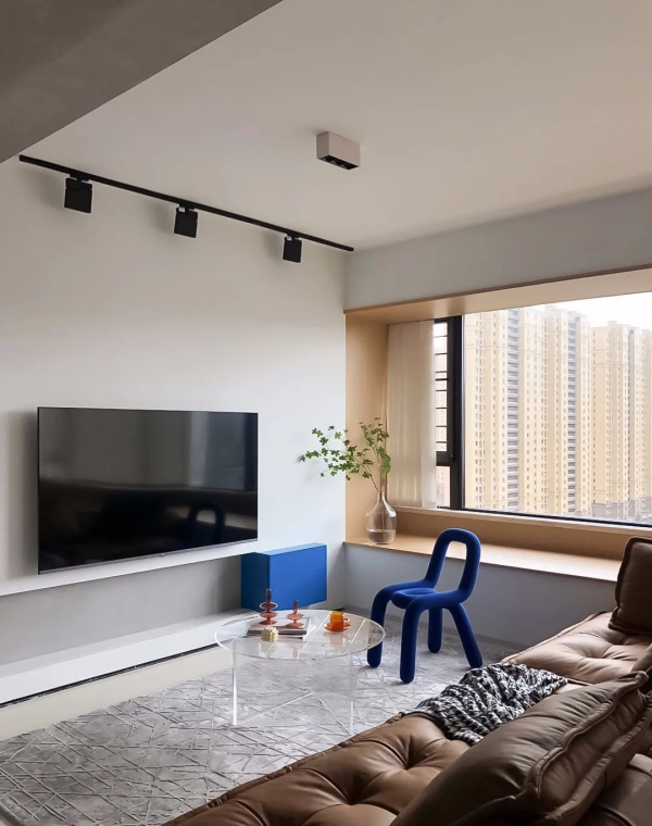 110㎡精裝房改造，顏色點綴空間，打造出濃濃的藝術氣息