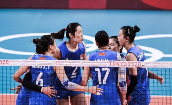 女排好訊息！朱婷再次露面，擔任火炬手，手術之後王者歸來