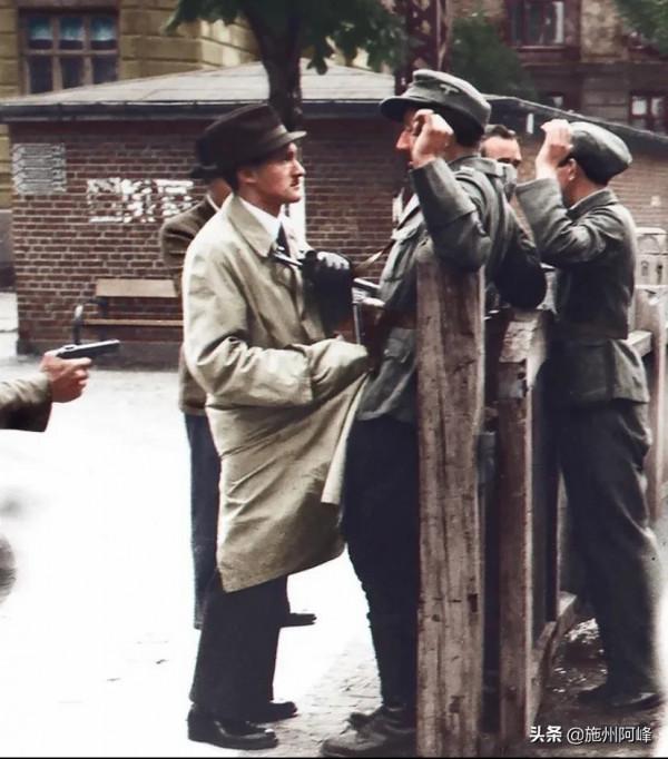 老照片：在軍營表演的韓國女明星，紅場參加閱兵的蘇聯士兵