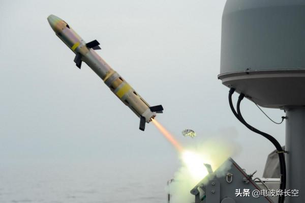 專門對付伊朗小艇！美軍試射迷你反小艇導彈，重量比89式機槍還輕