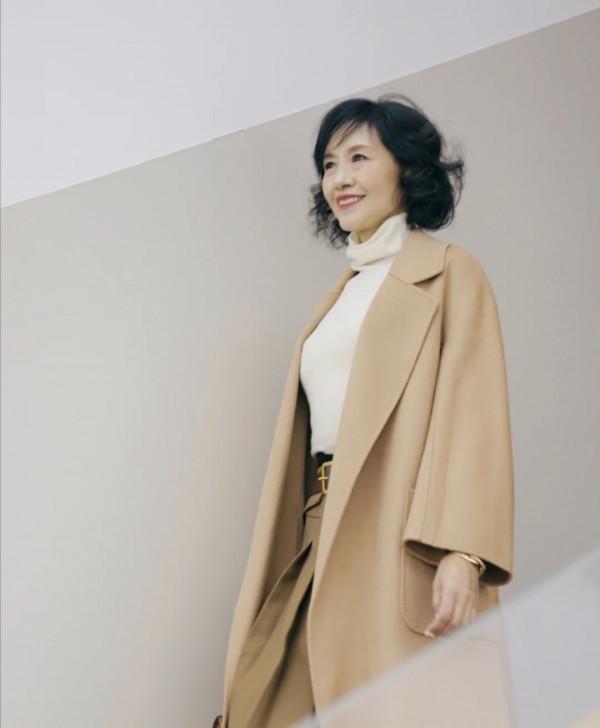 誰說老年人怎麼打扮也沒用,看看61歲的時尚奶奶,氣質吊打年輕人 誰說老年人怎麼打扮也沒用,看看61歲的時尚奶奶,氣質吊打年輕人