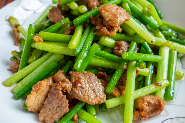 炒瘦肉好吃有竅門，大廚教你2招，瘦肉鮮嫩多汁，不柴不硬也不腥