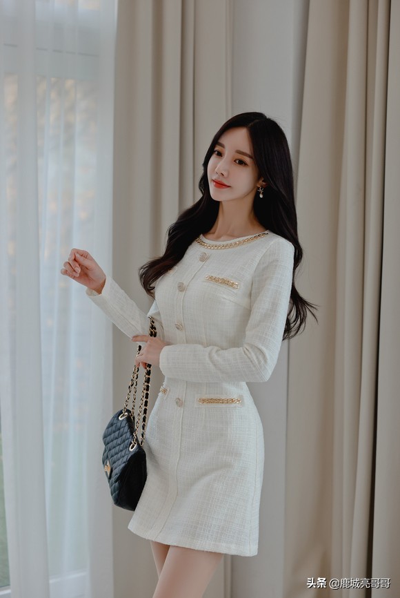 皇室奶油珠光曦白香風公主裙，珠珠配這套衣服顯得腿太長了真美