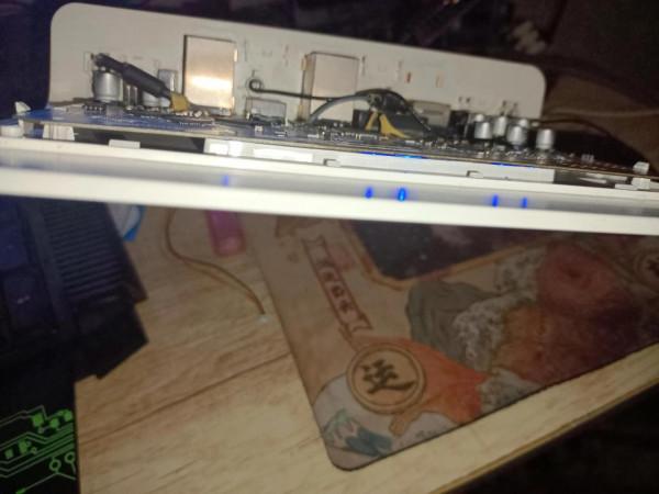 360P4G路由器拆機，看看是不是漏油導致WiFi訊號能連線卻沒流量