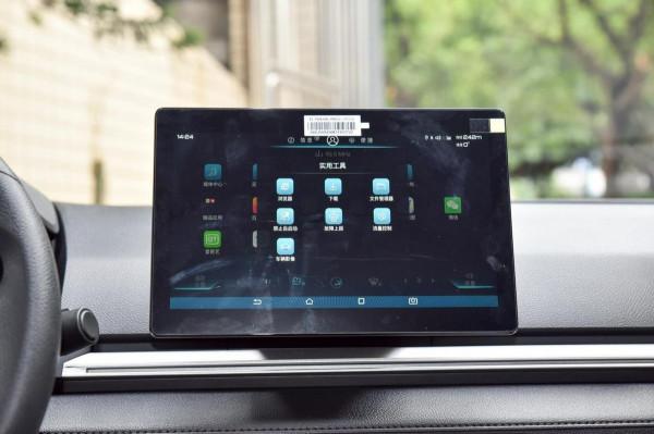 好開也親民的代步小車，一公里才5分錢，配置豐富，實拍比亞迪e2