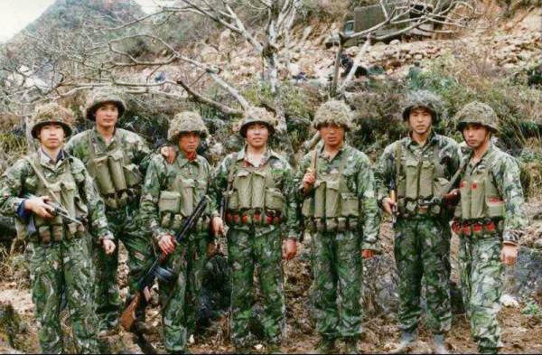 中國81式“大五葉”迷彩衣，顏值高偽裝強，曾是偵察兵的無形榮耀