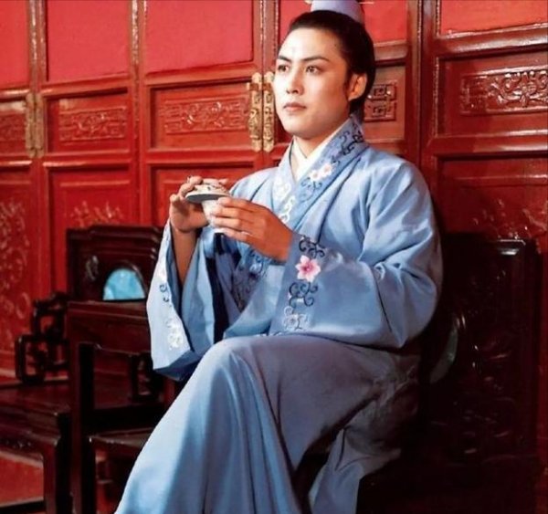 賈赦兩個兒子的名字,為何跟乾隆兩個嫡子的名字如此相似? 賈赦兩個兒子的名字,為何跟乾隆兩個嫡子的名字如此相似?