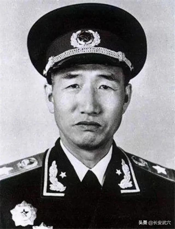 國軍軍長籌劃起義,卻被手下師長出賣犧牲,徐帥親自下令鋤奸 國軍軍長籌劃起義,卻被手下師長出賣犧牲,徐帥親自下令鋤奸