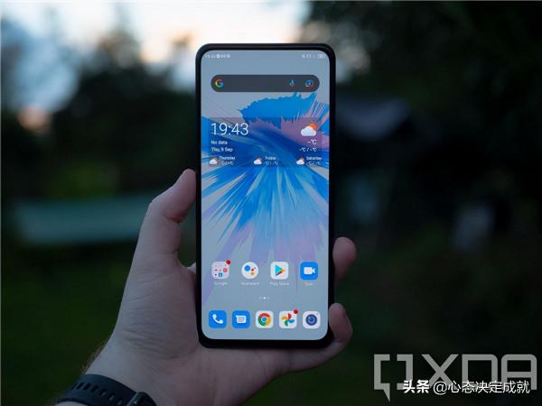 iPhone手機將來會告別劉海屏，iPhone 13劉海比前幾代產品都要小