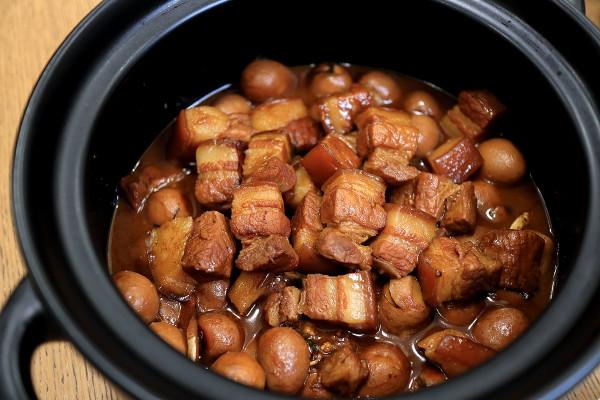 好吃的紅燒肉不放一滴水，噴香入味不膩不腥，這麼做特省事