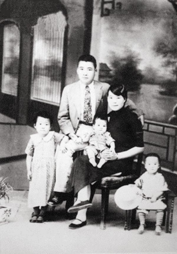 小蘿蔔頭犧牲後：哥哥姐姐一度啃樹皮，後來都成領導