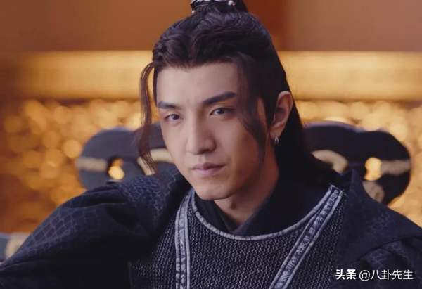 “85花”女扮男裝：楊冪楊穎唐嫣個個濃妝，倪妮劉詩詩有說服力