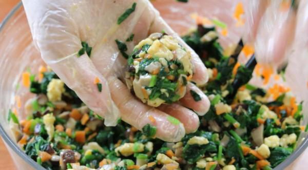 蒸一蒸就好的玉米麵菜糰子,粗細搭配,好吃健康,建議每週吃一次 蒸一蒸就好的玉米麵菜糰子,粗細搭配,好吃健康,建議每週吃一次