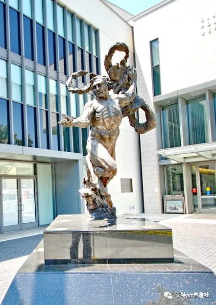 斯諾登從一塊泥引發的啟迪 斯諾登從一塊泥引發的啟迪