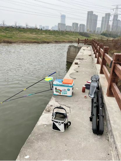 動手DIY橋筏新支架，完美適配釣箱，非常適合高臺釣位