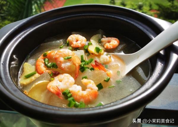 我坐月子時，每天喝的7碗湯，營養好喝不長肉，純母乳餵養沒壓力