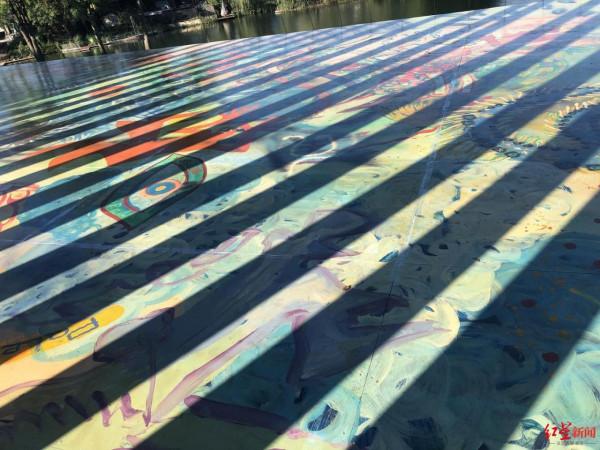 這幅近300平米的塗鴉巨畫裡,藏著《三體》的一個秘密 這幅近300平米的塗鴉巨畫裡,藏著《三體》的一個秘密