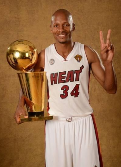 雷阿倫職業生涯的三分球7429投2973中，命中率40%！那庫裡呢？