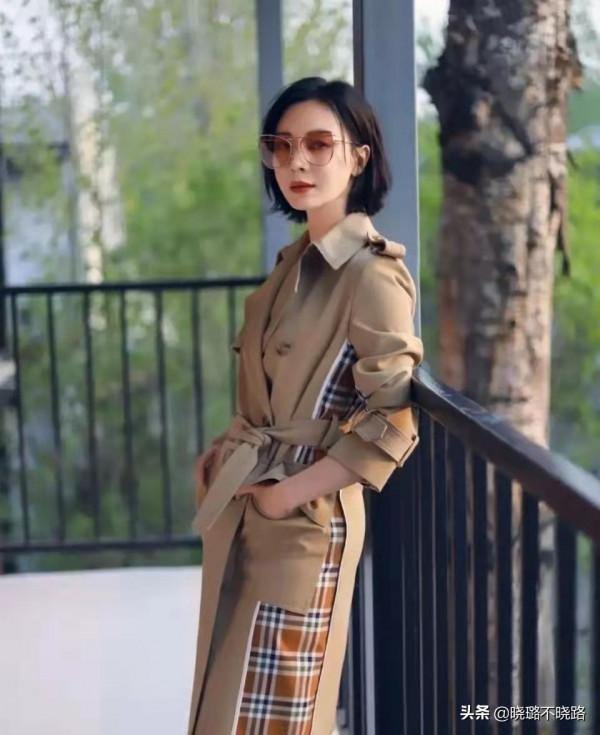 真正見過世面的女人，穿風衣很少配小黑褲，看陳數俞飛鴻就知道了