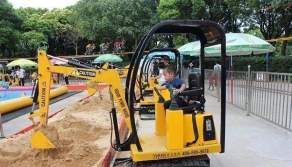 孩子痴迷挖掘機,背後是有原因的,家有喜歡挖掘機娃的家長要知道 孩子痴迷挖掘機,背後是有原因的,家有喜歡挖掘機娃的家長要知道