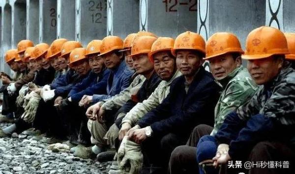 多地出臺農民工清退令，專家：社保繳納標準降至8%，該何去何從