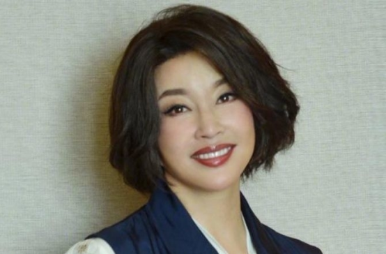 劉曉慶再扮武則天，深陷稅務風波東山再起，4任丈夫至今無子女