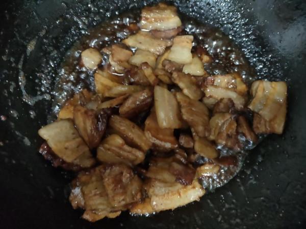 豬肉的好吃做法，加入一把蒜苗，香濃又下飯，家人特別愛吃