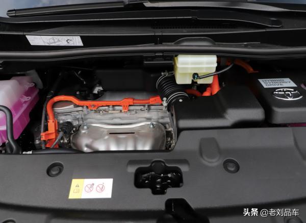 近百萬元的全新豐田皇冠威爾法，換裝了皇冠車標，就是身份的象徵