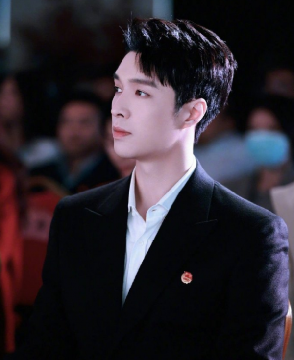 李易峰張藝興機場偶遇,剛拜拜完轉身又相遇,網友:拜拜了個寂寞 李易峰張藝興機場偶遇,剛拜拜完轉身又相遇,網友:拜拜了個寂寞