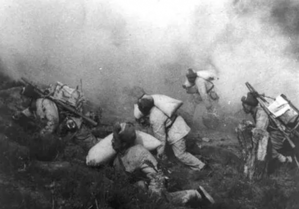 陝西老農登記,掏出&quot;黃紙&quot;嚇壞工作人員,身份曝光引起政府高度重視