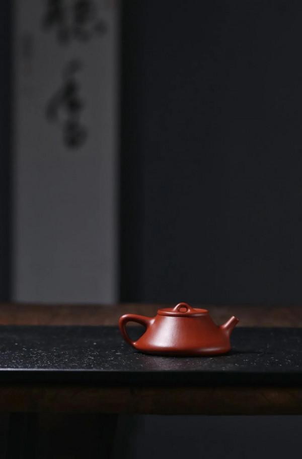 「朱良瓢」 佘具芳“壺中百變，首推石瓢”朱泥