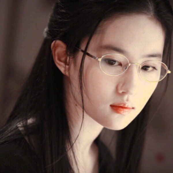 女生戴眼鏡有損顏值?眼鏡是美貌加成器還是變土利器?答案來了 女生戴眼鏡有損顏值?眼鏡是美貌加成器還是變土利器?答案來了