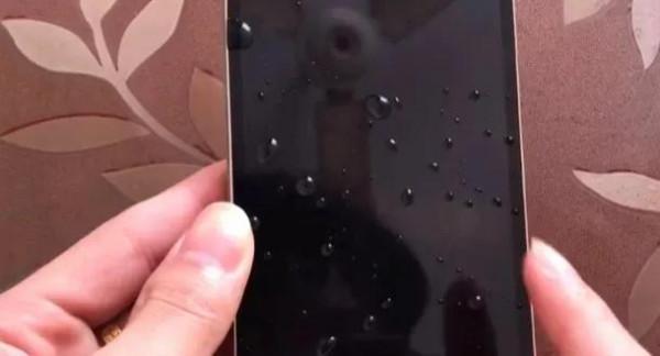 手機掉水裡後怎樣處理才妥當